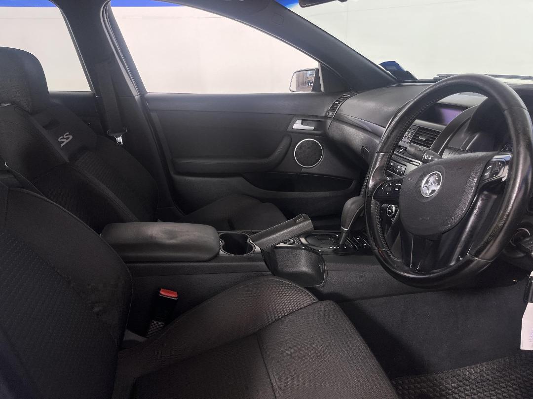 Photo '16' of Holden Commodore Photo '16' of Holden Commodore