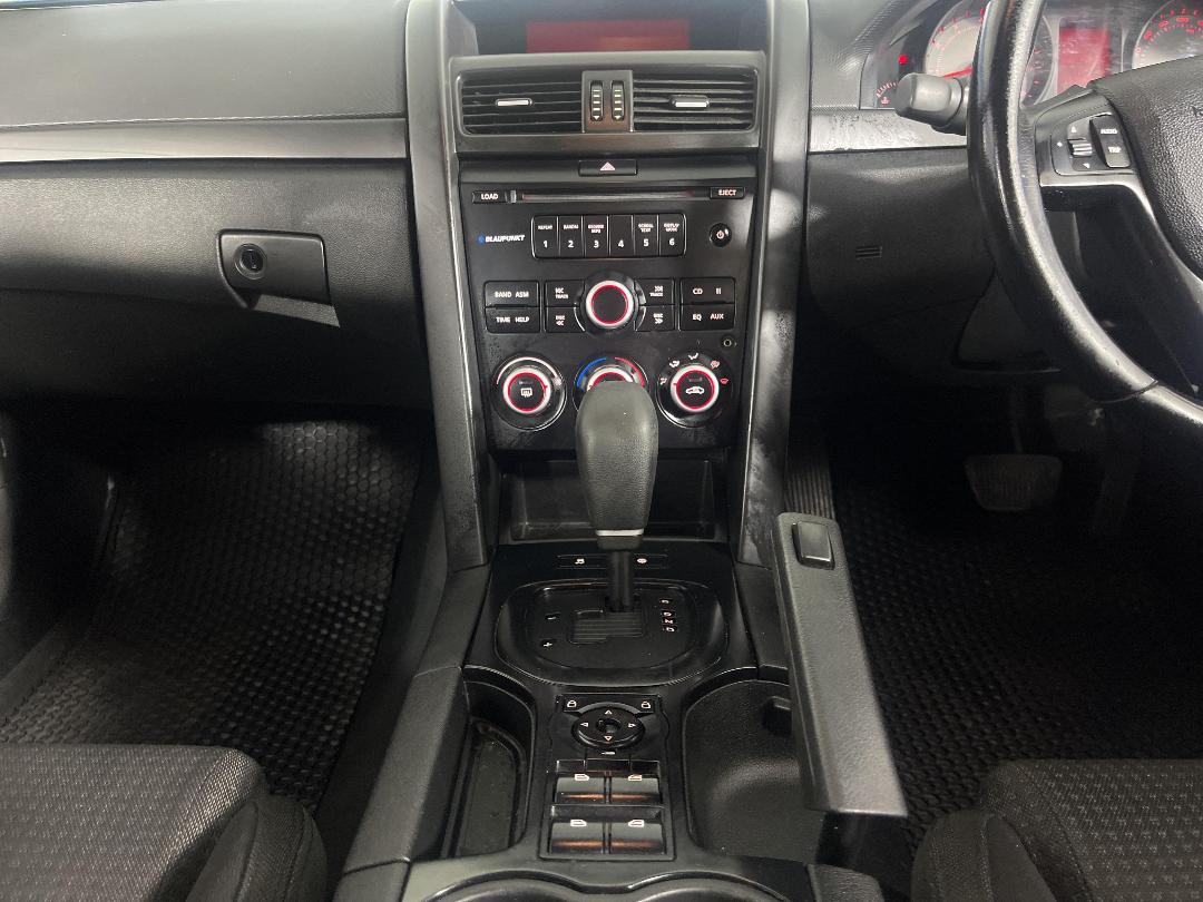 Photo '18' of Holden Commodore Photo '18' of Holden Commodore