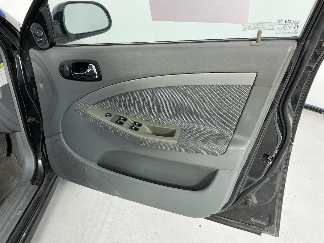 Photo '13' of Holden Viva