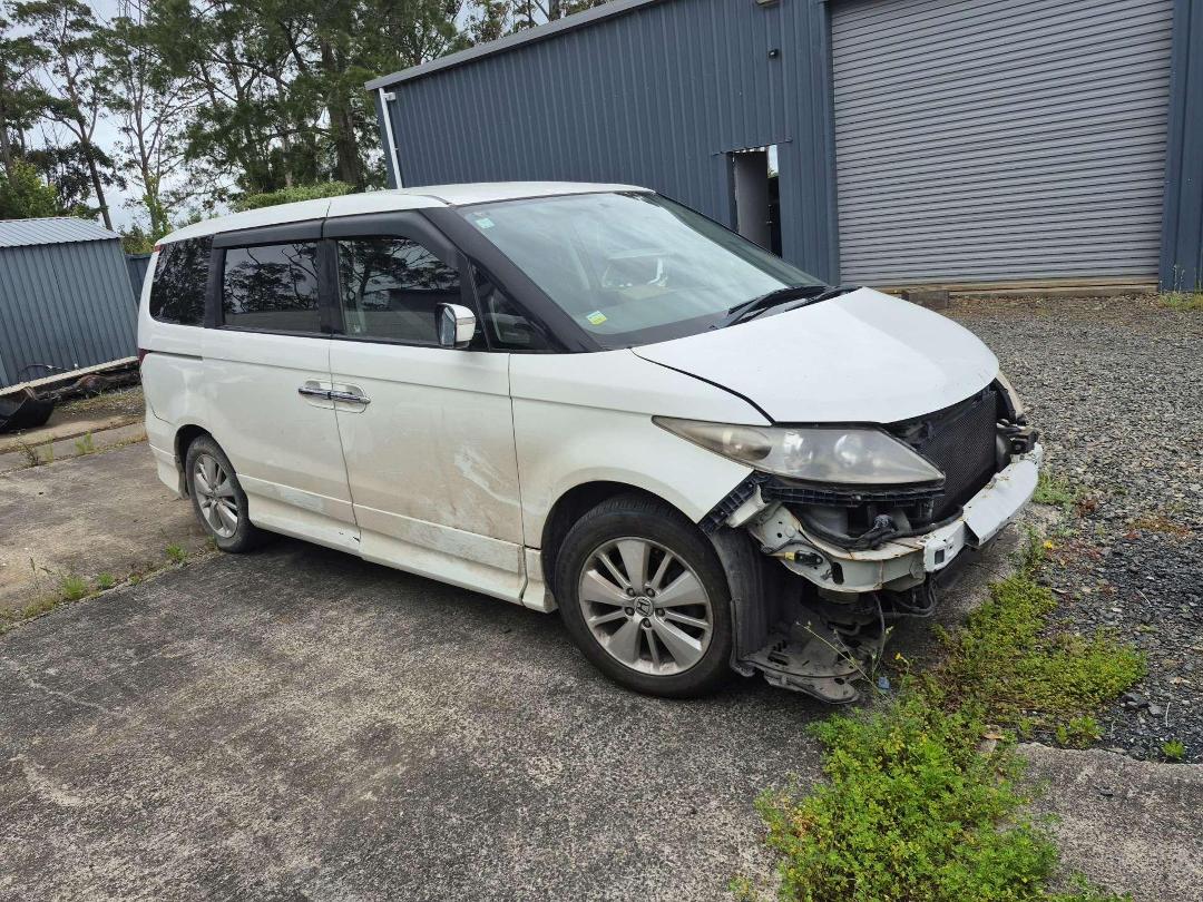 Photo '13' of Honda Elysion Photo '13' of Honda Elysion