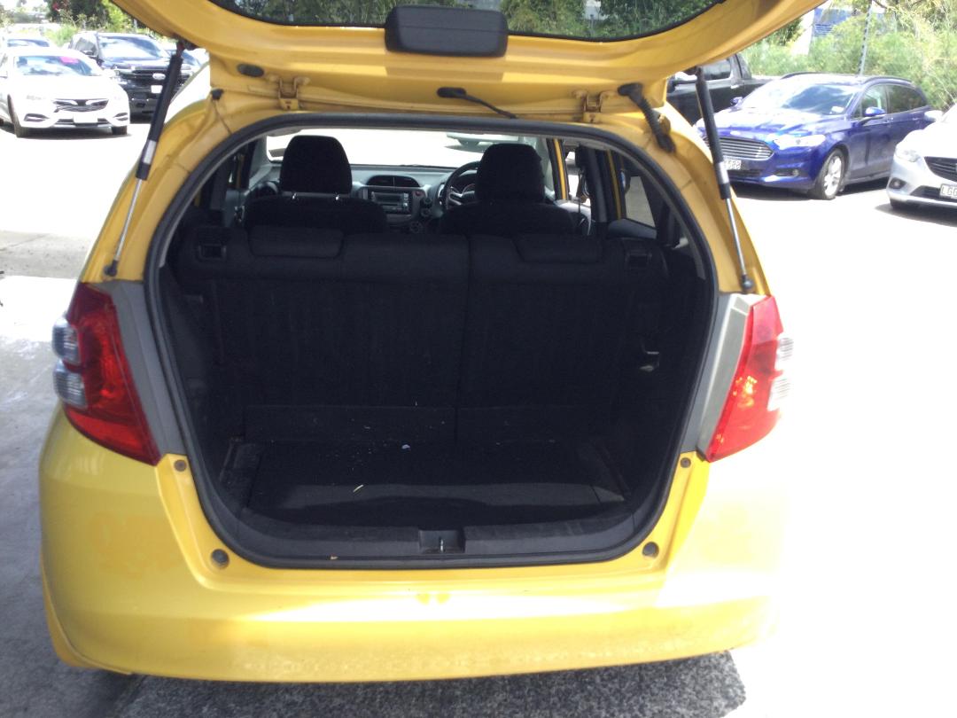 Photo '6' of Honda FIT