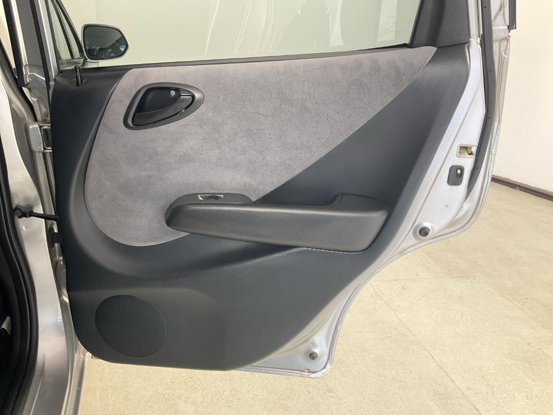 Photo '19' of Honda FIT