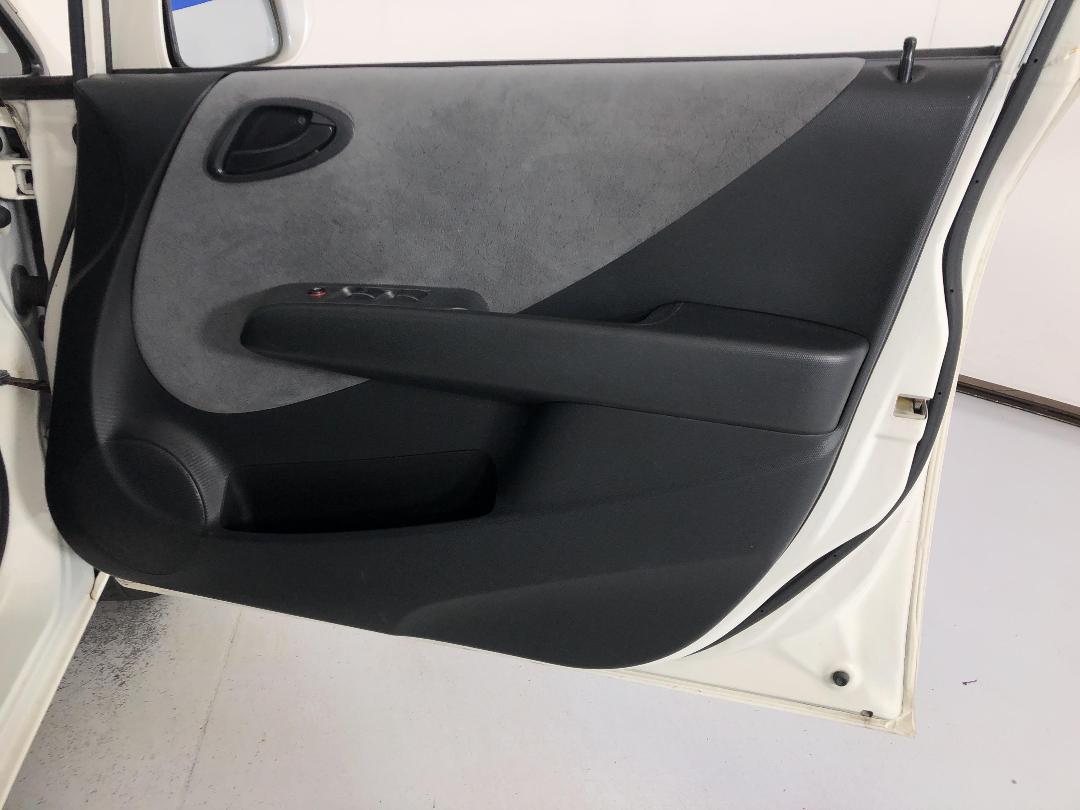 Photo '15' of Honda FIT Photo '15' of Honda FIT