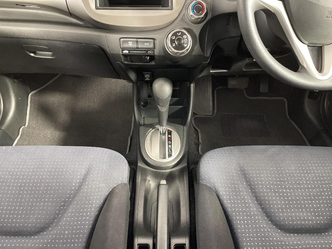 Photo '18' of Honda FIT