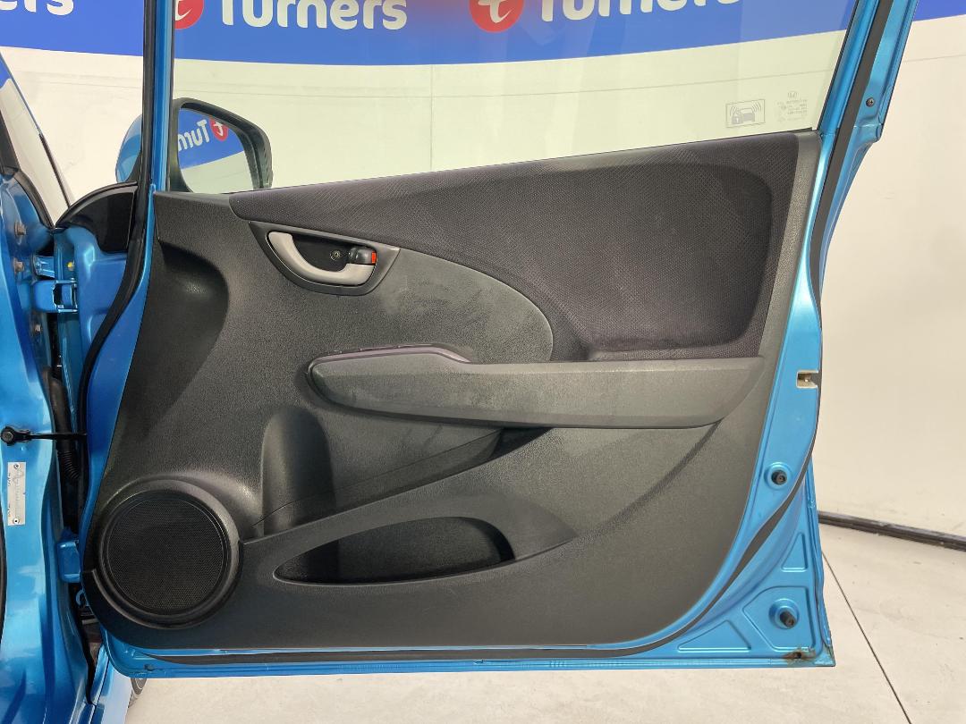 Photo '15' of Honda FIT Photo '15' of Honda FIT