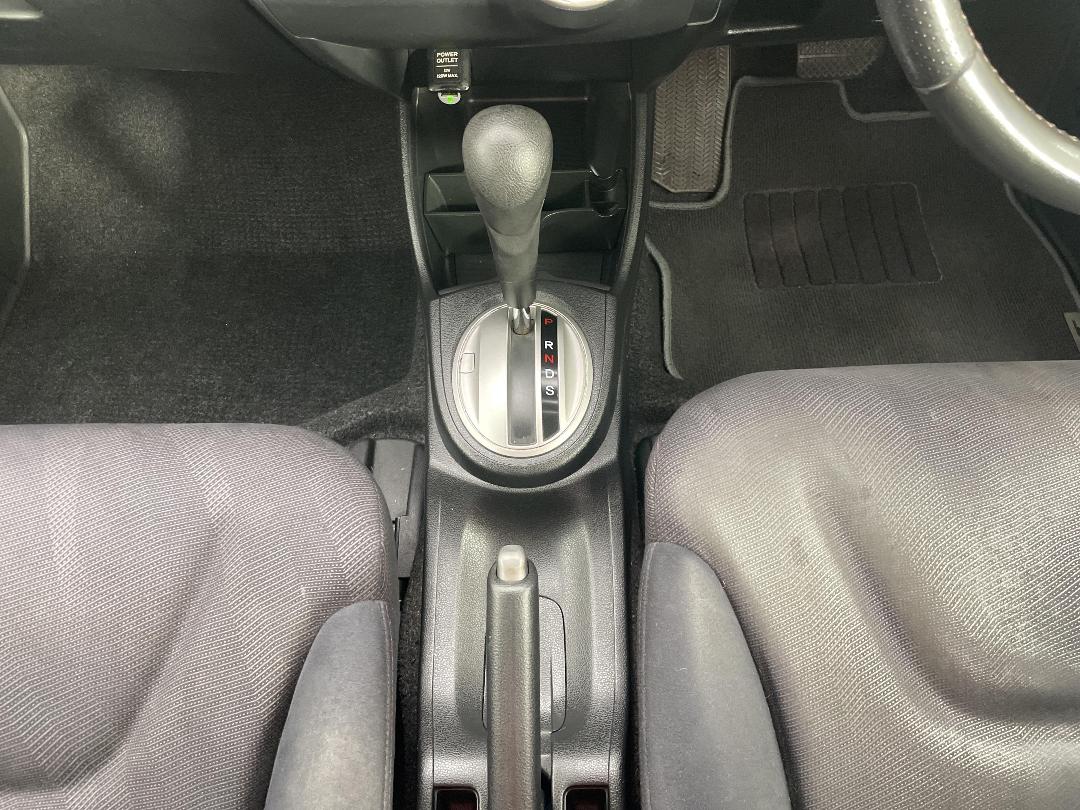 Photo '18' of Honda FIT Photo '18' of Honda FIT