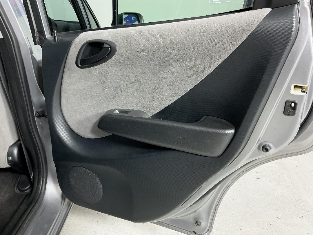 Photo '16' of Honda FIT Photo '16' of Honda FIT