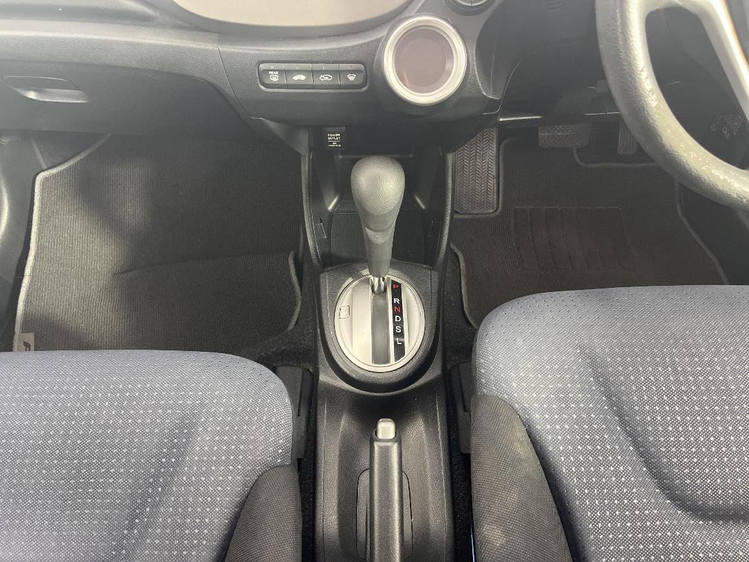 Photo '16' of Honda FIT