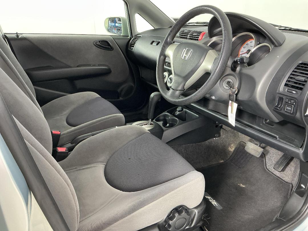 Photo '16' of Honda FIT Photo '16' of Honda FIT