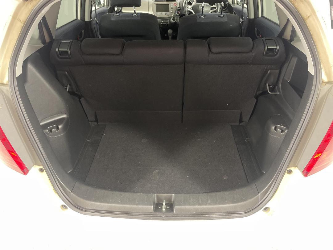 Photo '14' of Honda FIT Photo '14' of Honda FIT