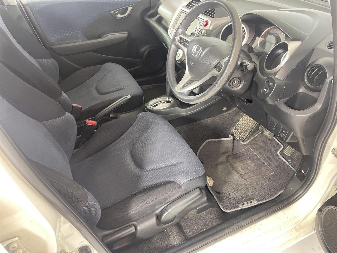 Photo '16' of Honda FIT Photo '16' of Honda FIT