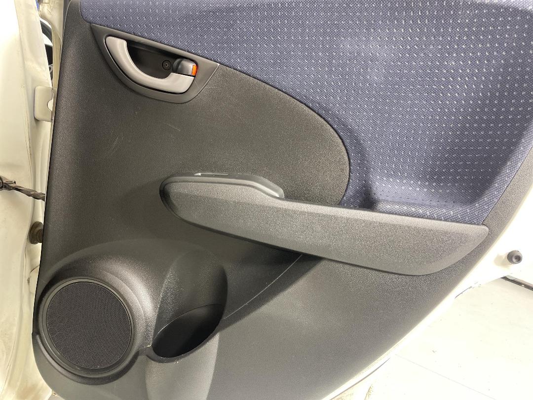 Photo '19' of Honda FIT Photo '19' of Honda FIT