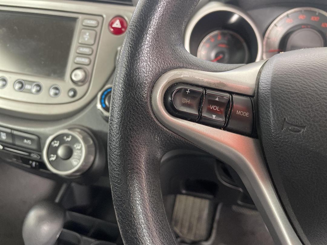 Photo '25' of Honda FIT Photo '25' of Honda FIT