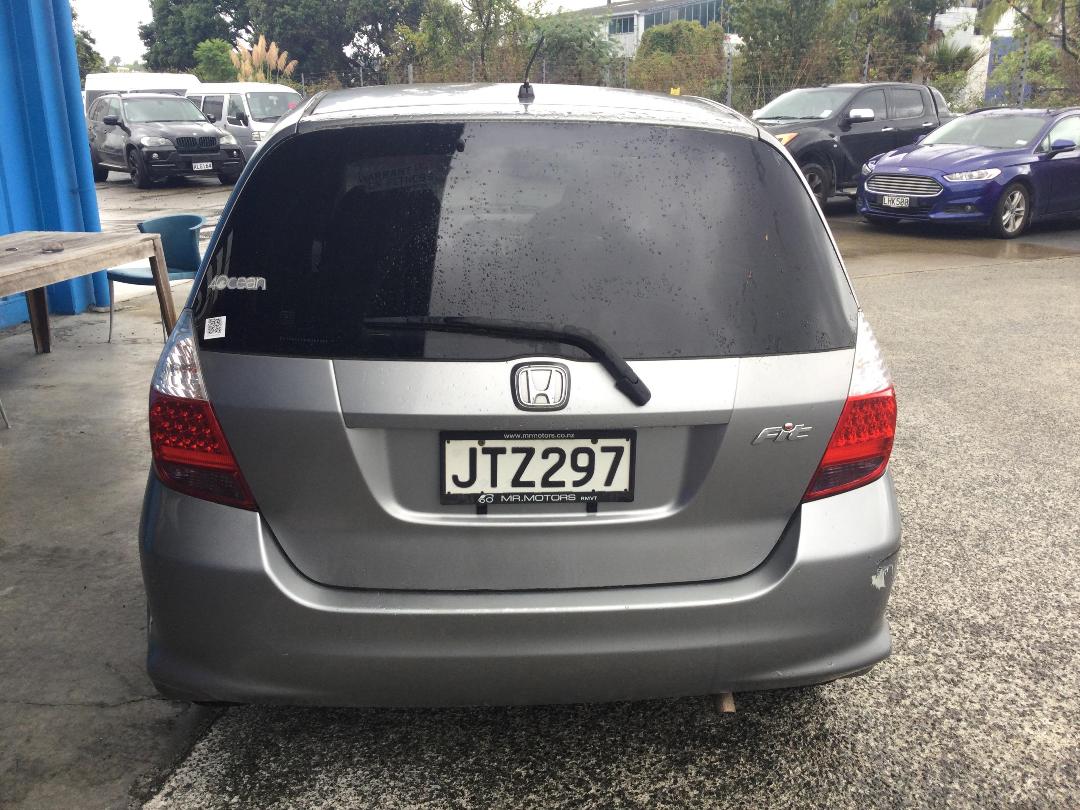 Photo '6' of Honda FIT