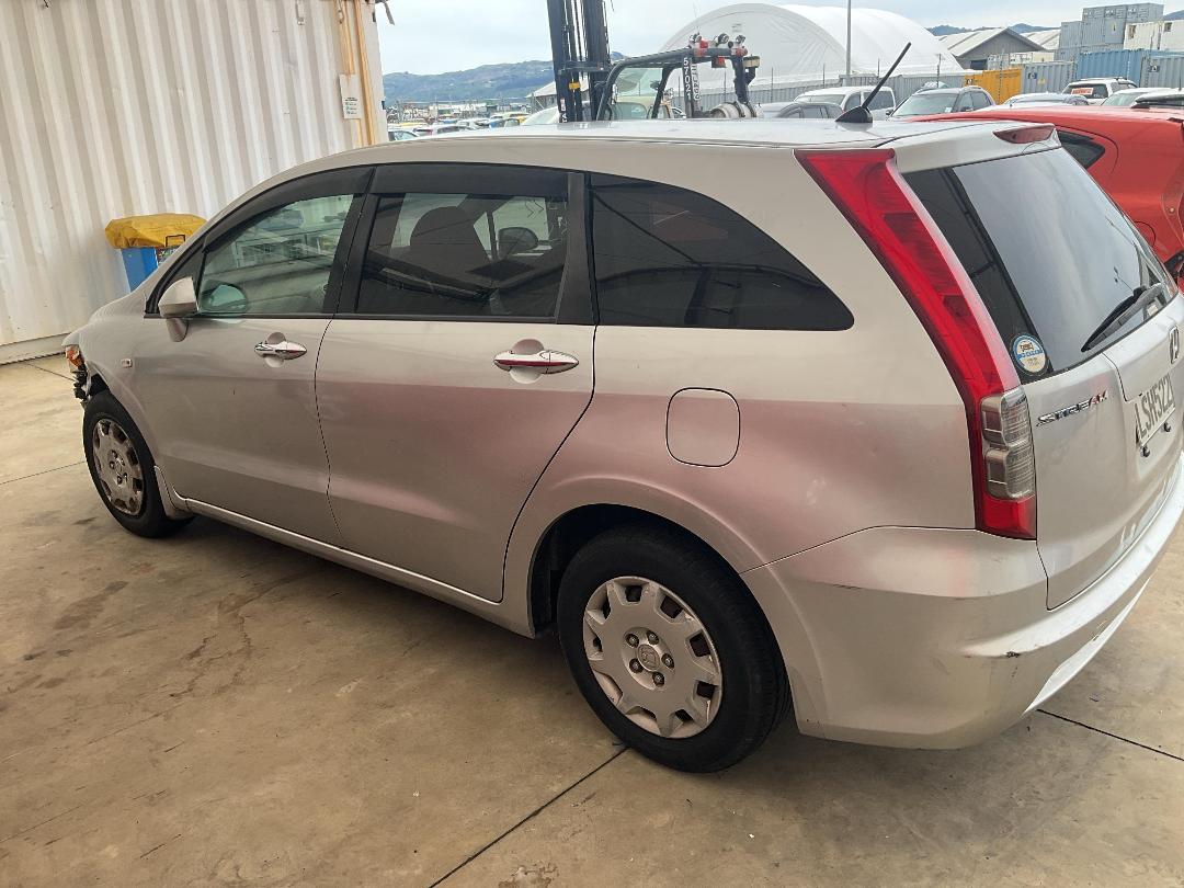 Photo '4' of Honda Stream Photo '4' of Honda Stream