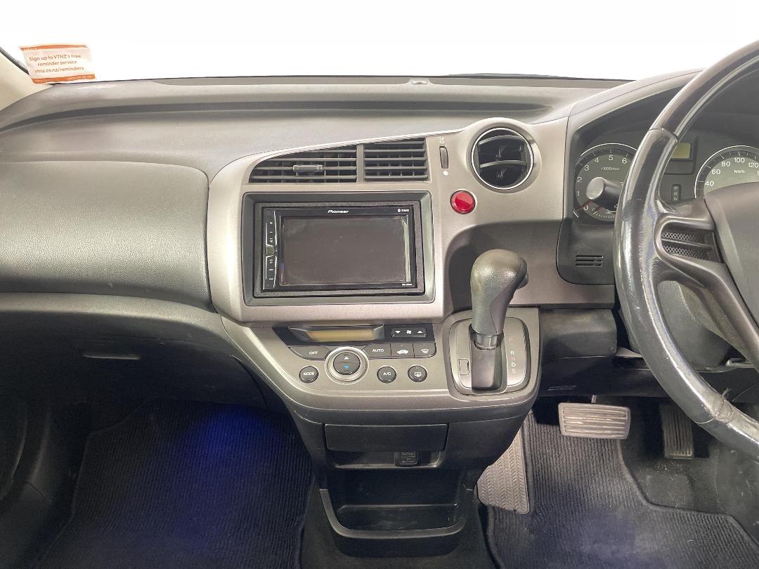 Photo '18' of Honda Stream