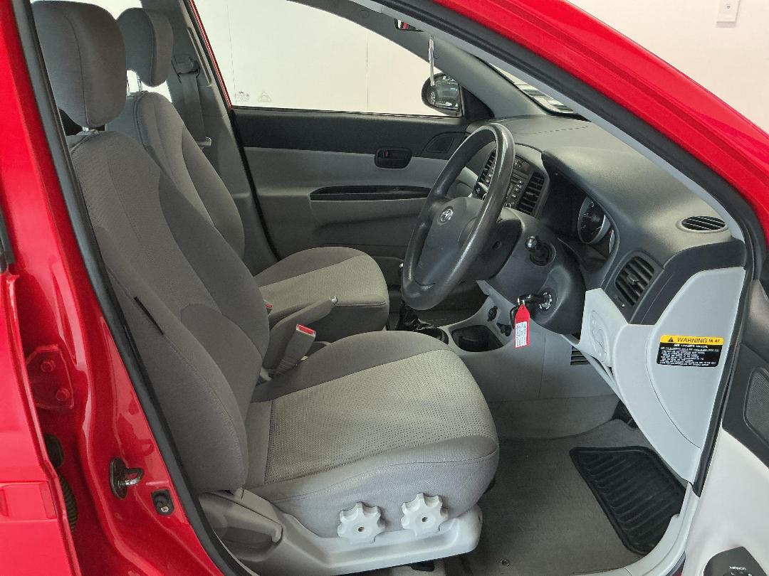 Photo '16' of Hyundai Accent Photo '16' of Hyundai Accent