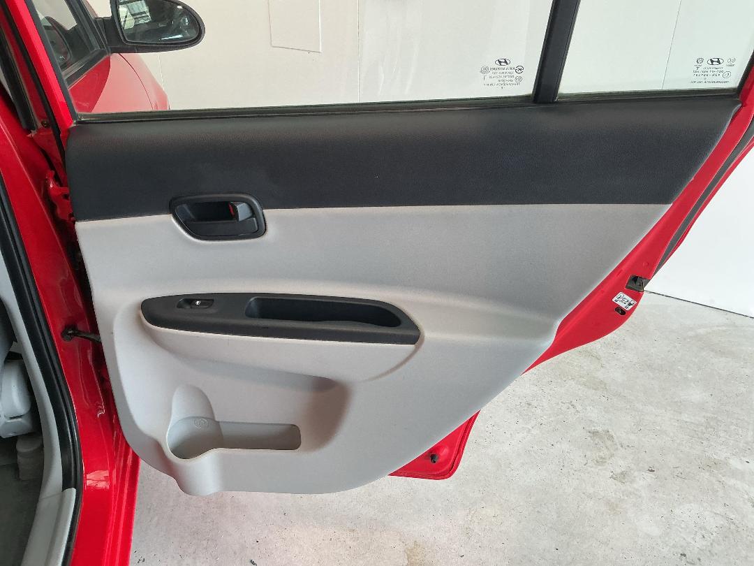 Photo '19' of Hyundai Accent Photo '19' of Hyundai Accent