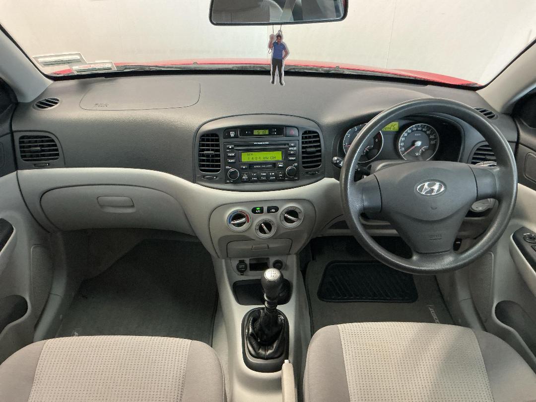 Photo '17' of Hyundai Accent Photo '17' of Hyundai Accent