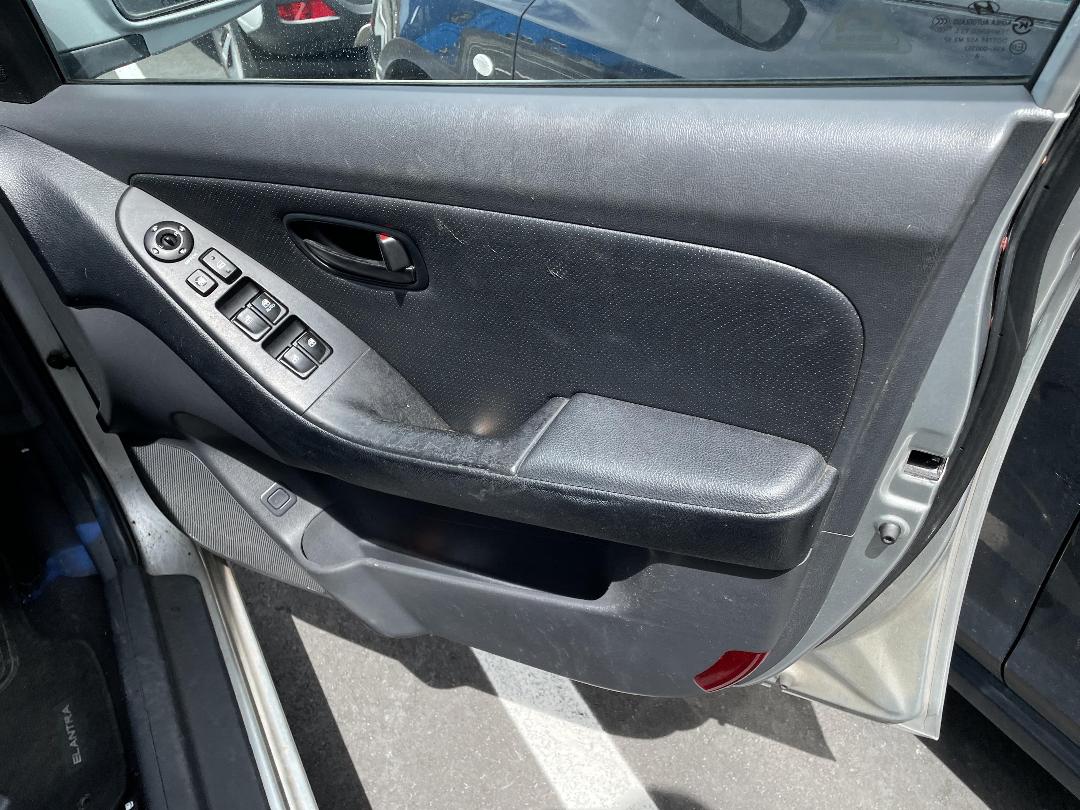 Photo '13' of Hyundai Elantra Photo '13' of Hyundai Elantra