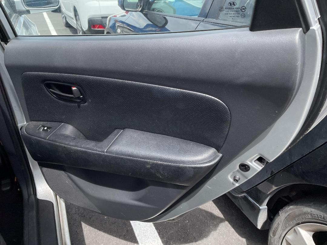 Photo '17' of Hyundai Elantra Photo '17' of Hyundai Elantra