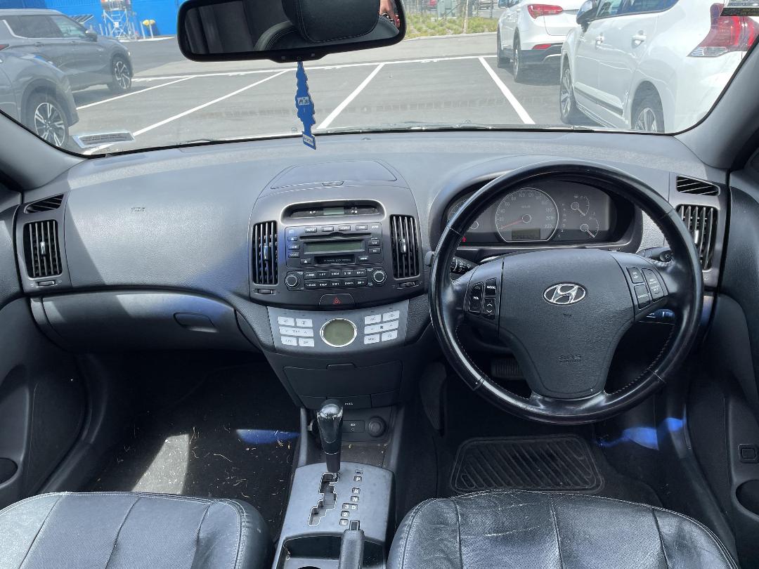 Photo '15' of Hyundai Elantra Photo '15' of Hyundai Elantra