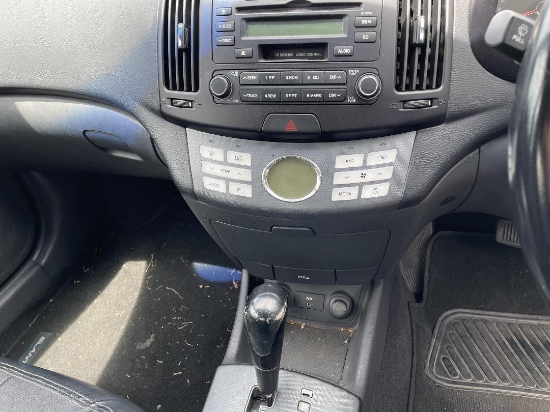 Photo '16' of Hyundai Elantra Photo '16' of Hyundai Elantra