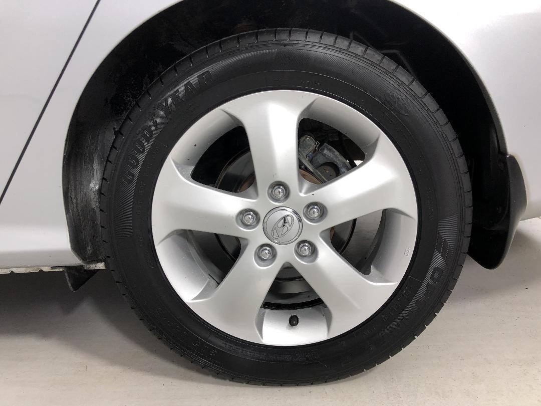 Photo '11' of Hyundai Elantra Photo '11' of Hyundai Elantra