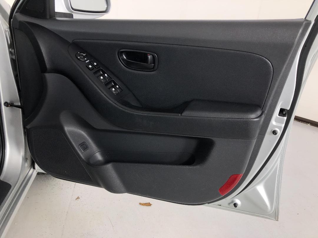 Photo '15' of Hyundai Elantra Photo '15' of Hyundai Elantra