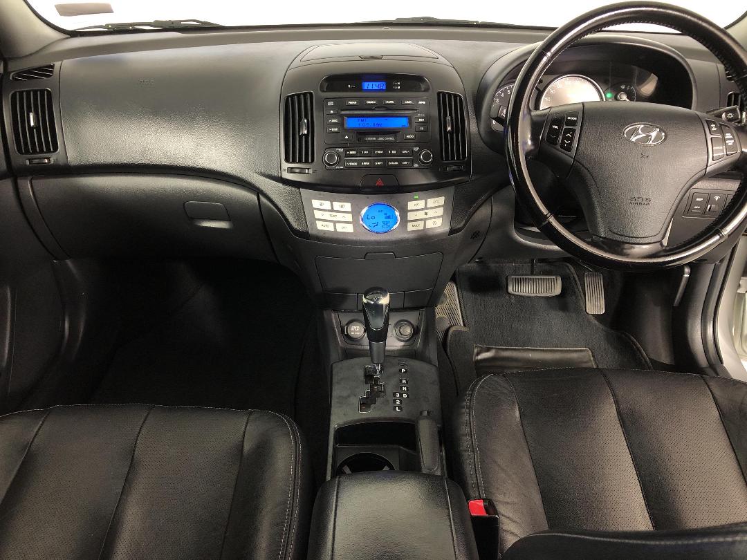 Photo '17' of Hyundai Elantra Photo '17' of Hyundai Elantra