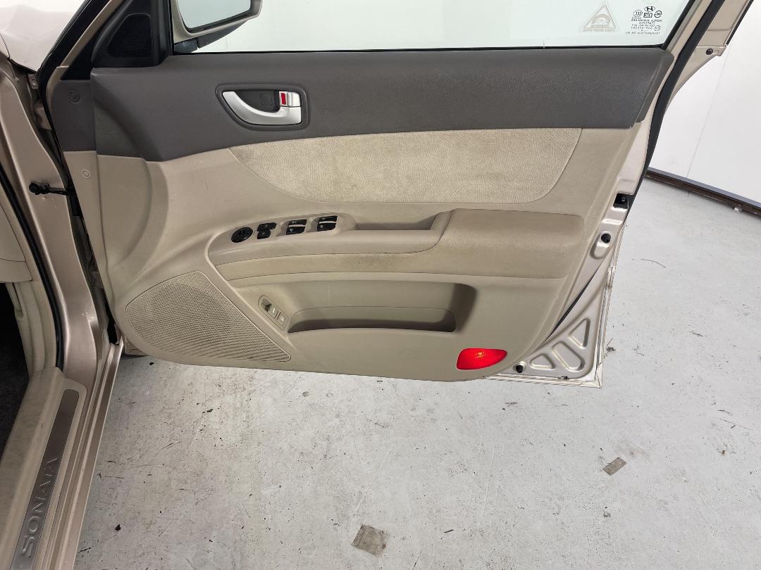 Photo '15' of Hyundai Sonata Photo '15' of Hyundai Sonata