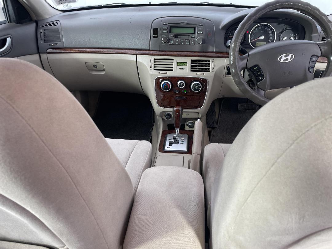 Photo '17' of Hyundai Sonata Photo '17' of Hyundai Sonata