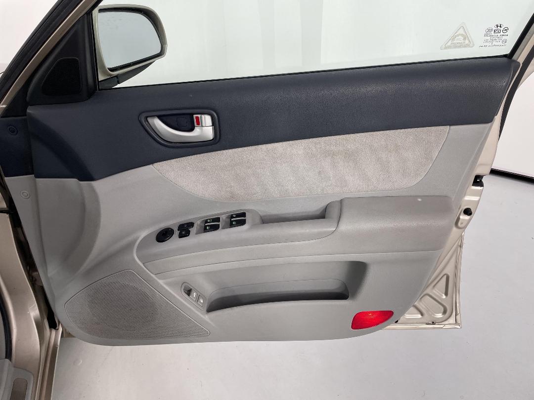 Photo '15' of Hyundai Sonata