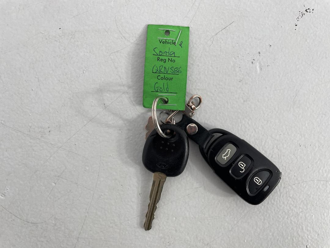 Photo '22' of Hyundai Sonata