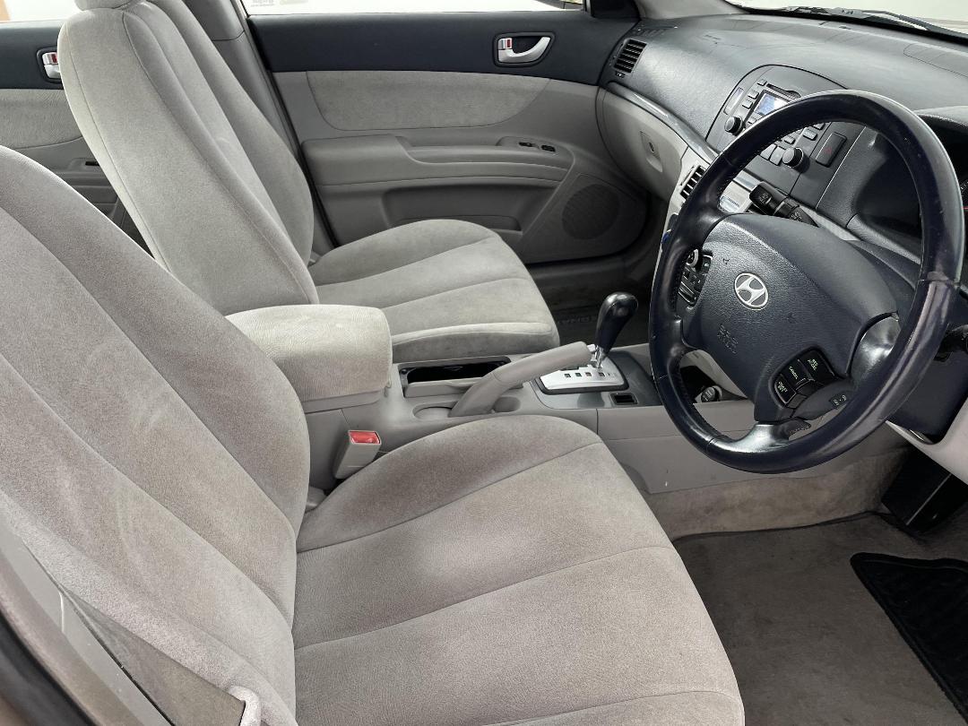 Photo '16' of Hyundai Sonata