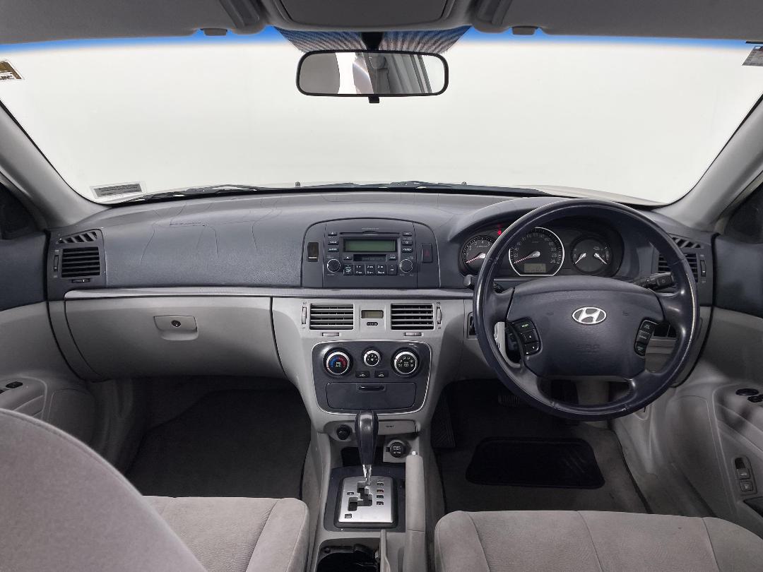 Photo '17' of Hyundai Sonata