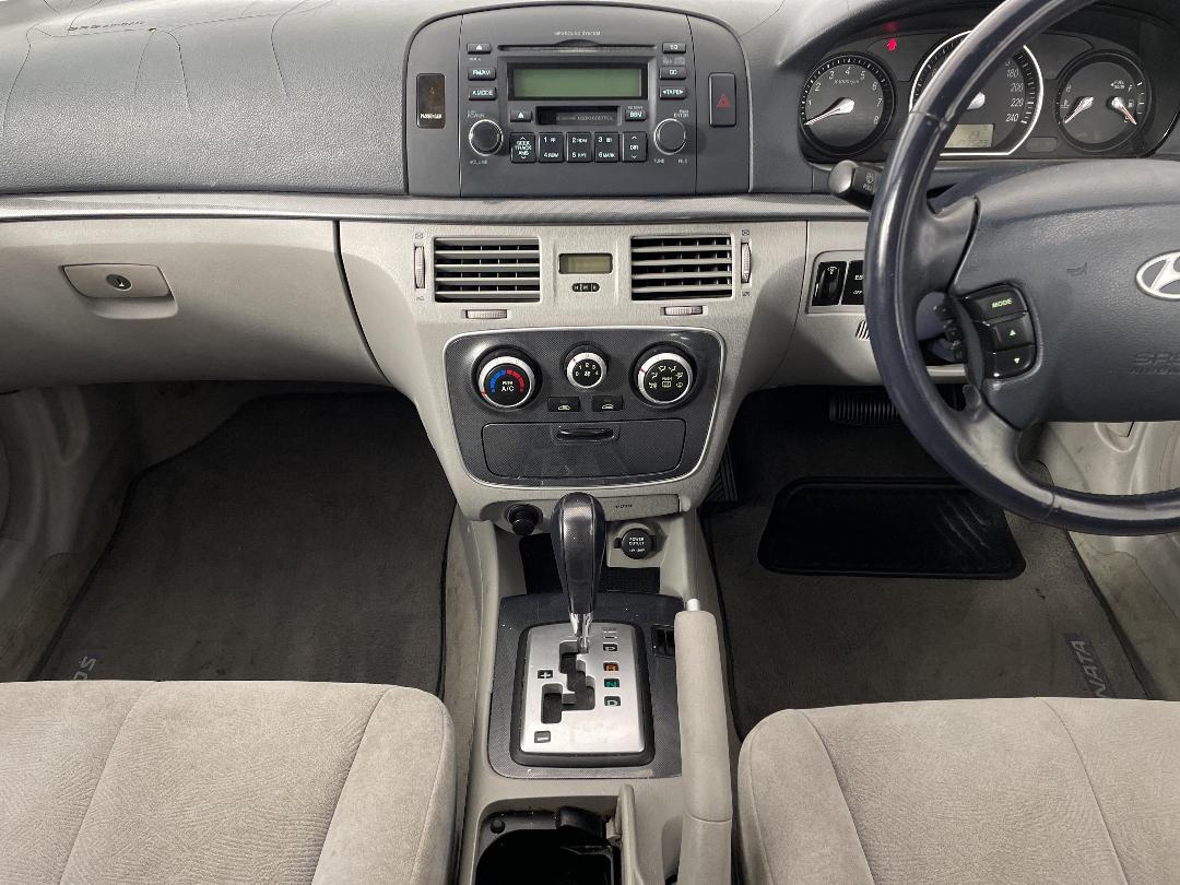 Photo '18' of Hyundai Sonata