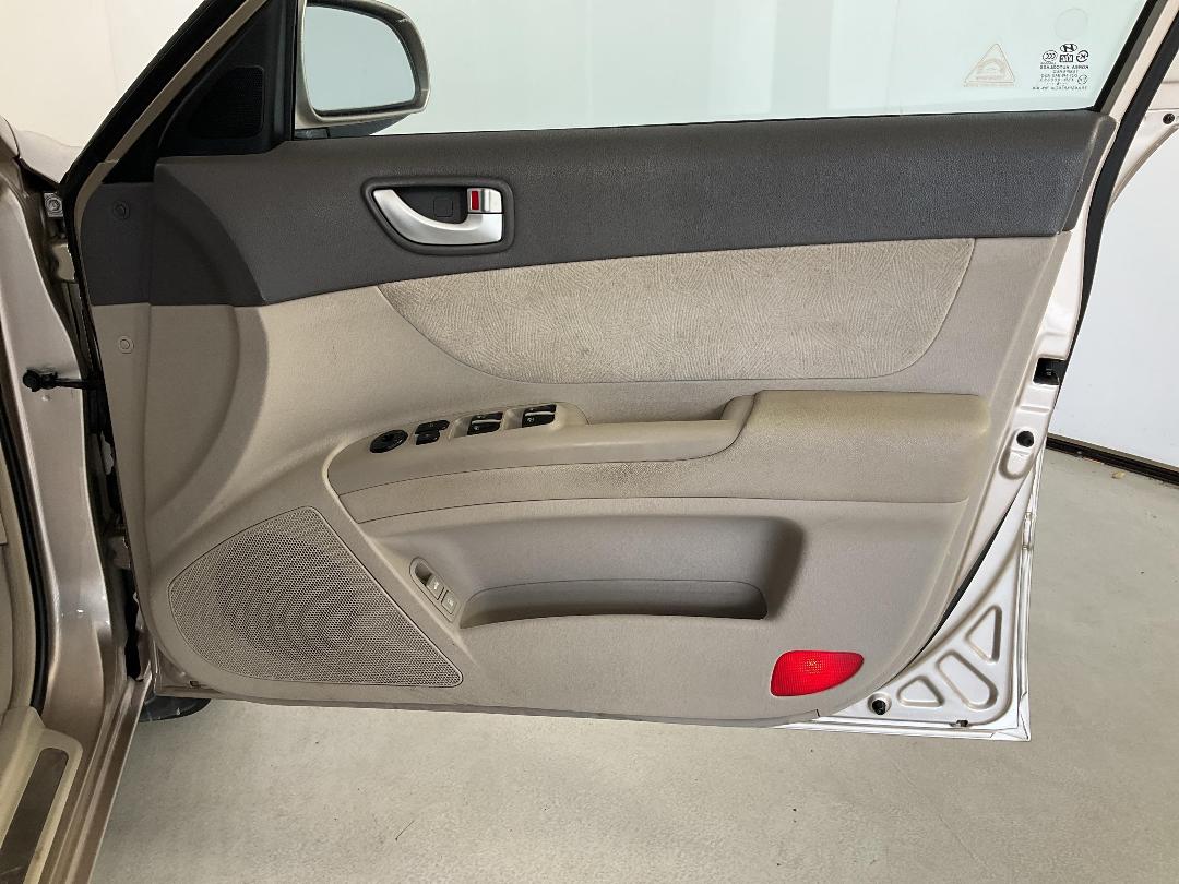 Photo '15' of Hyundai Sonata