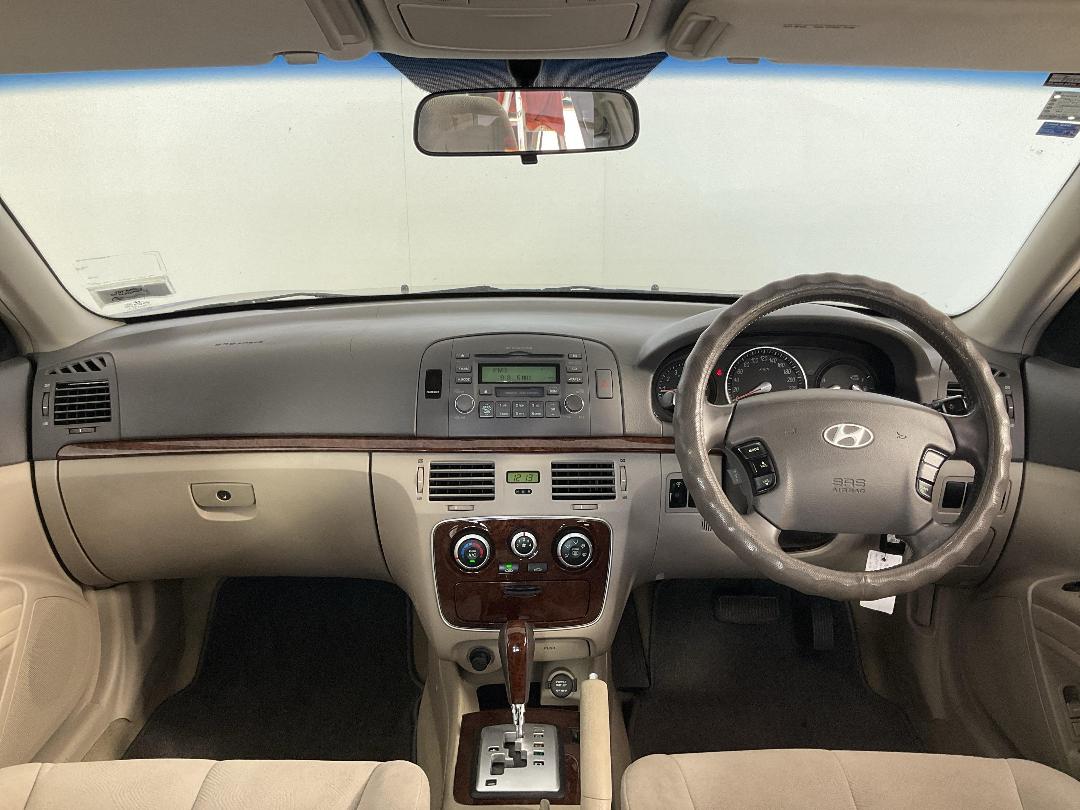 Photo '17' of Hyundai Sonata