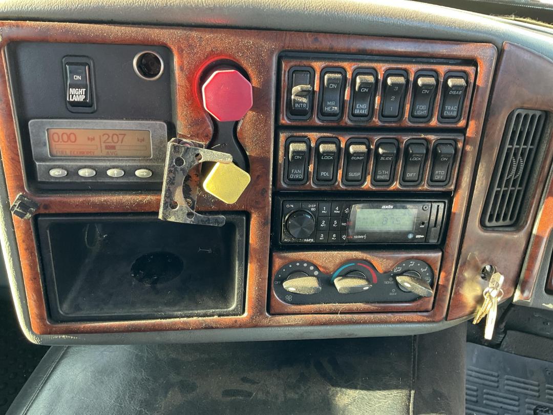 Photo '15' of International 7600 Tractor Unit