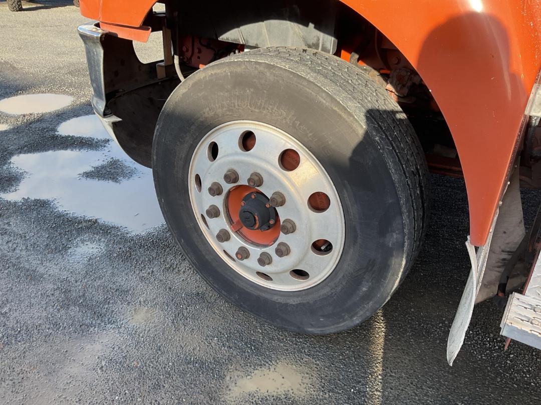 Photo '32' of International 7600 Tractor Unit