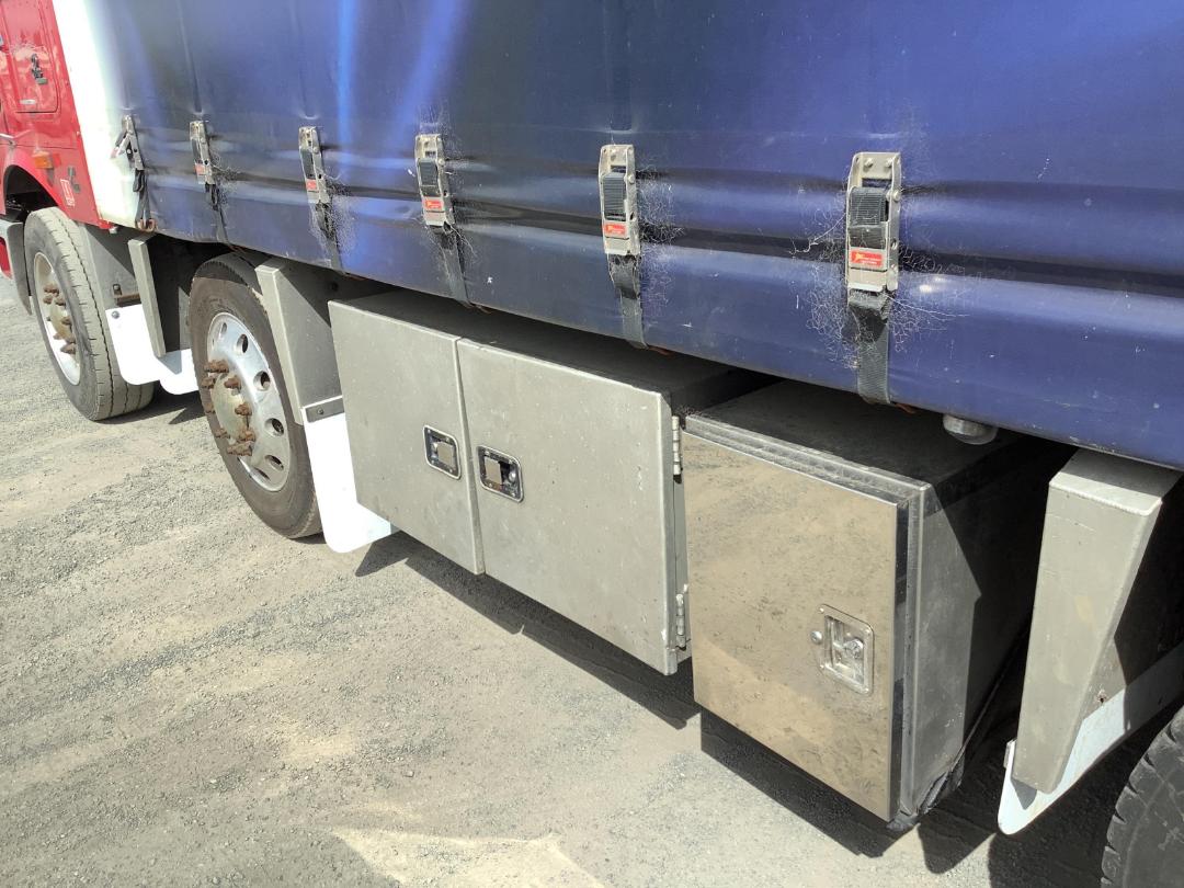 Photo '22' of International 9800 Curtainsider Photo '22' of International 9800 Curtainsider