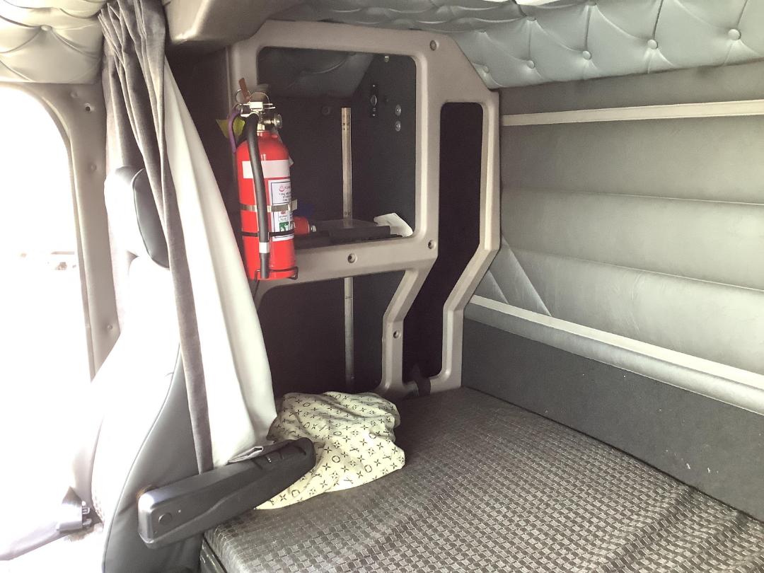 Photo '36' of International 9800 Curtainsider Photo '36' of International 9800 Curtainsider