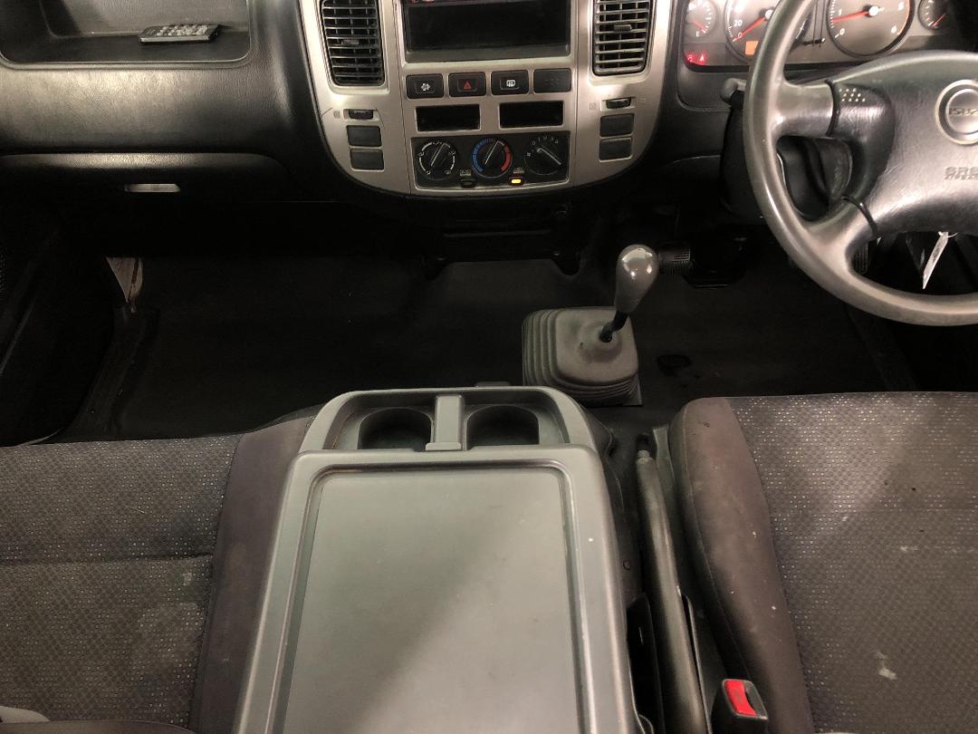 Photo '18' of Isuzu Como