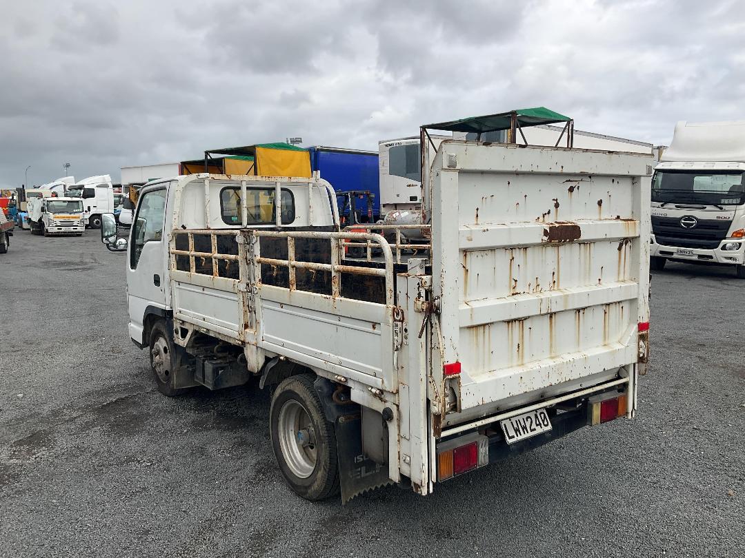 Photo '7' of Isuzu ELF ELF 3T Flat Deck Photo '7' of Isuzu ELF ELF 3T Flat Deck