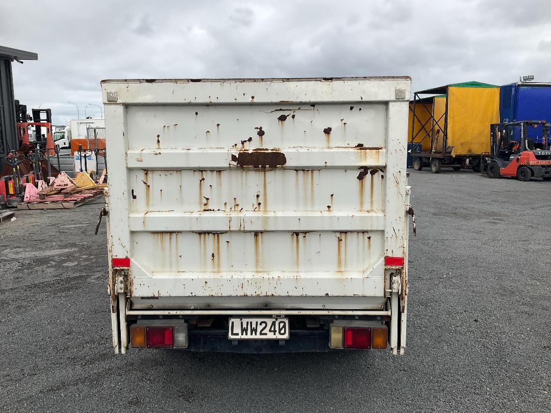 Photo '6' of Isuzu ELF ELF 3T Flat Deck Photo '6' of Isuzu ELF ELF 3T Flat Deck