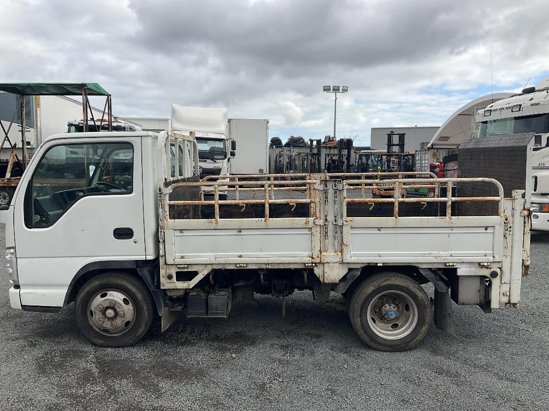 Photo '9' of Isuzu ELF ELF 3T Flat Deck Photo '9' of Isuzu ELF ELF 3T Flat Deck