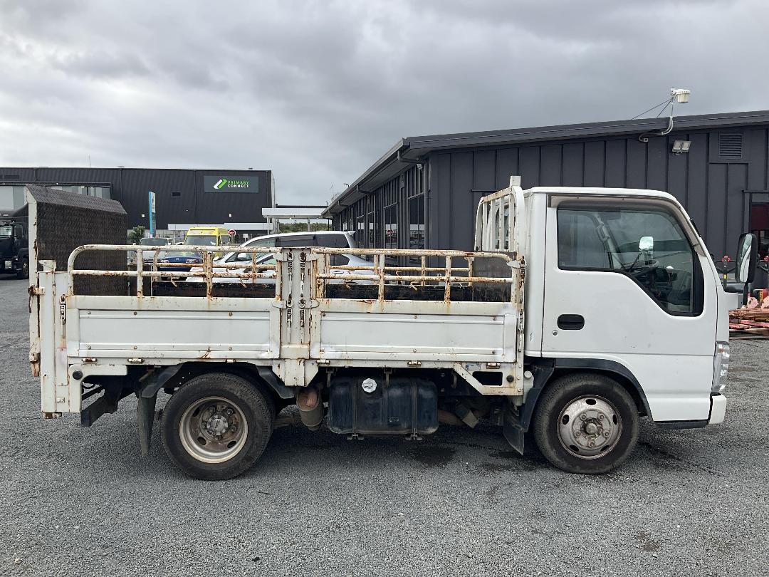 Photo '4' of Isuzu ELF ELF 3T Flat Deck Photo '4' of Isuzu ELF ELF 3T Flat Deck