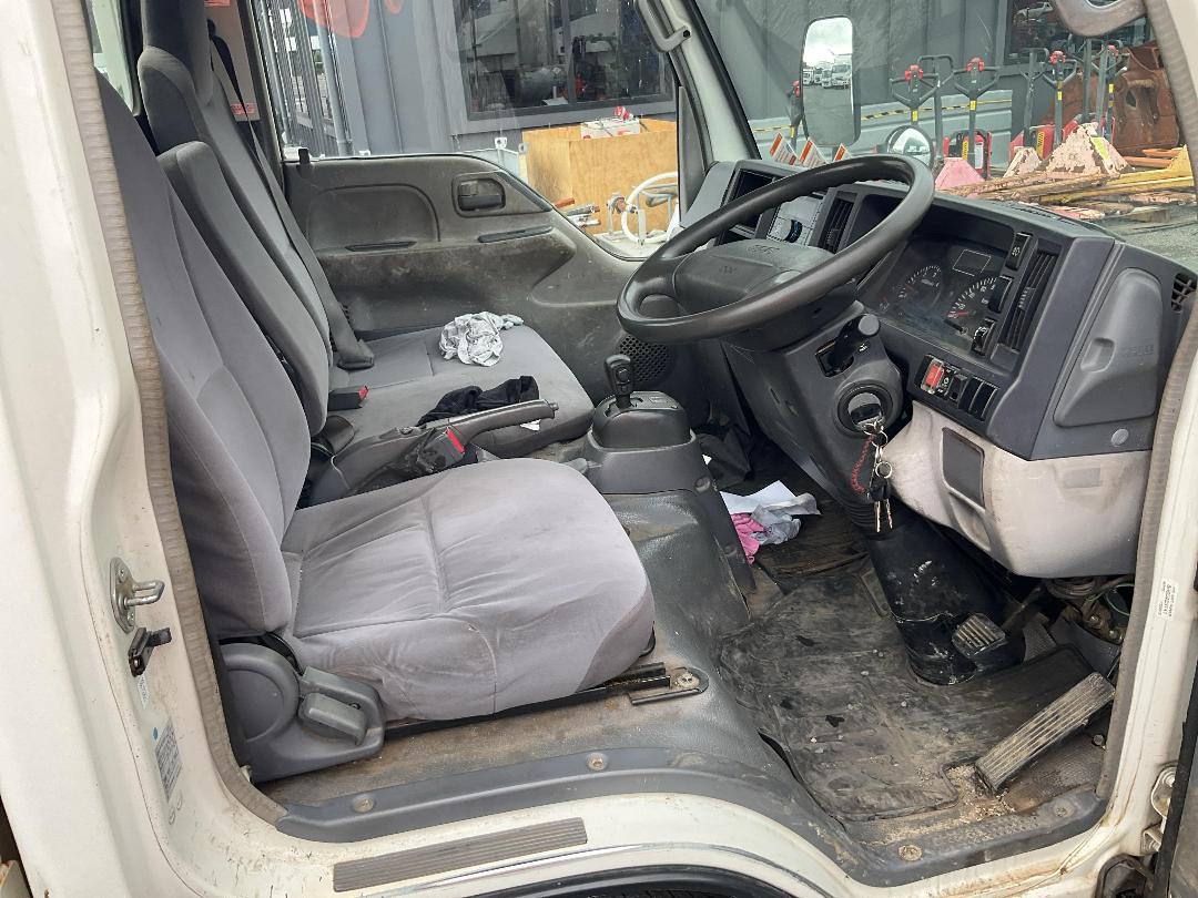 Photo '12' of Isuzu ELF ELF 3T Flat Deck Photo '12' of Isuzu ELF ELF 3T Flat Deck