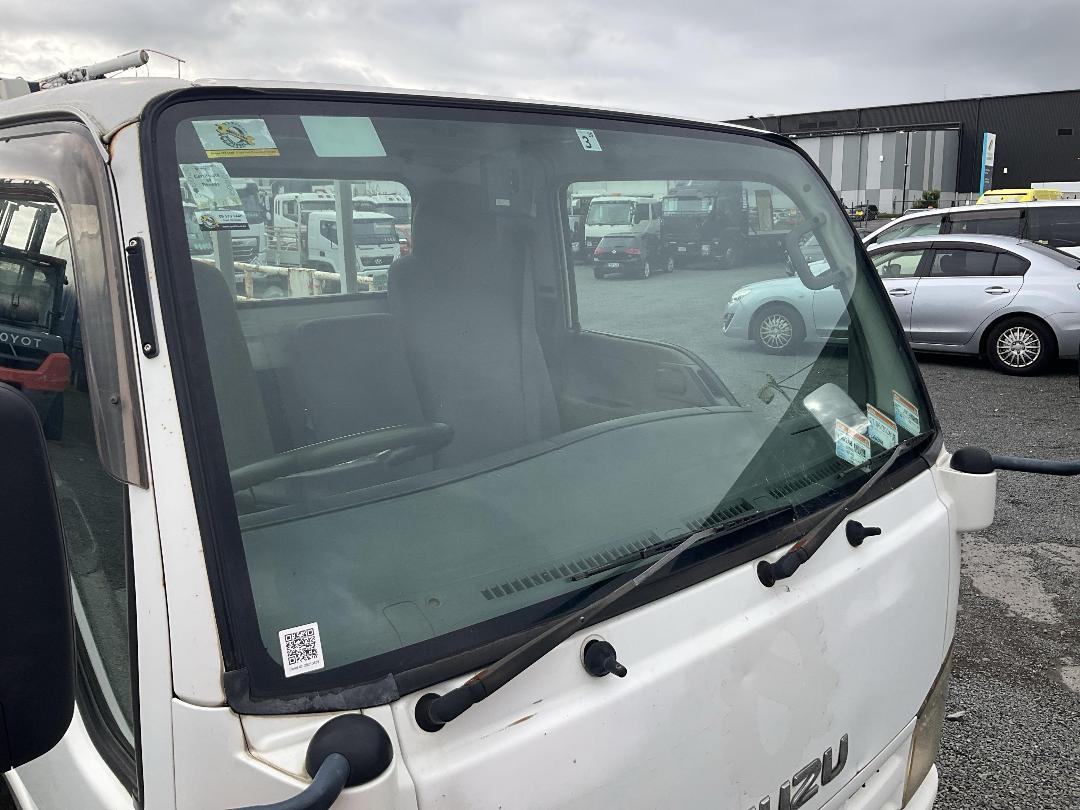 Photo '16' of Isuzu ELF ELF 3T Flat Deck Photo '16' of Isuzu ELF ELF 3T Flat Deck